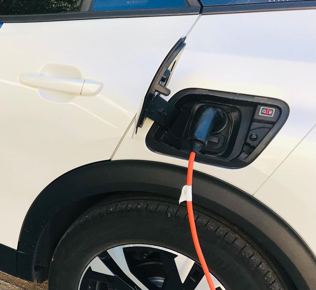 EnedisRegionSud's tweet photo. 🚙🔌 Recharge en cours avant le grand départ de l’Electric Tour 04 🏁
Dans quelques heures nous sillonnerons une partie des Alpes de Haute Provence à la découverte d’initiatives locales liées à la #TransitionEcologique 🌱 https://t.co/qEnn4MSypD