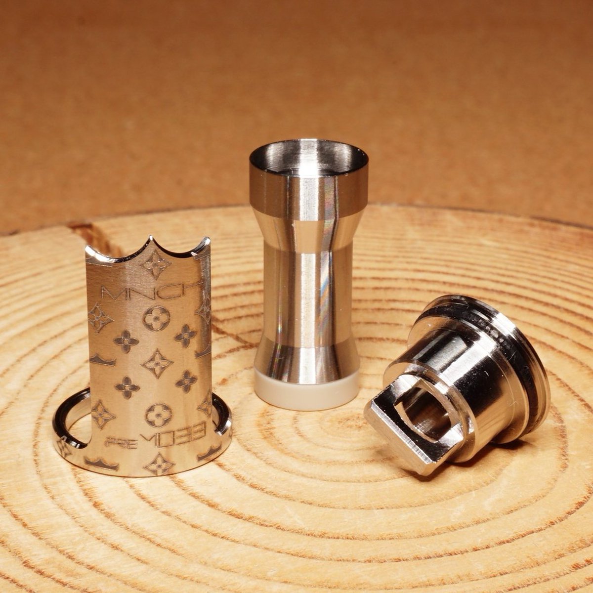 VAlphaline's tweet photo. お世話になっております。お取引いただいた「Monarchy Vapes｜PreMobb FLV SS - EUC Coil Bridge adapter」は先程発送完了しました。到着まで今しばらくお待ちください。今後とも何卒よろしくお願い申し上げます。#MonarchyVapes #PreMobb #FLV #SS #EUC #BilletBox #Vape #vape好きな人と繋がりたい https://t.co/Kpp7obRhsC
