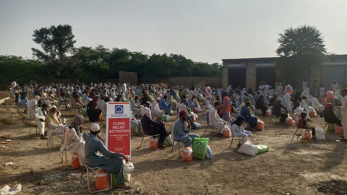 AlkhidmatOrg's tweet photo. 📍 Tanak, KP 🇵🇰 
The flood-stricken people are not free as their hunger is keeping them captive. 
#Alkhidmat distributed food packs to 200 families to lessen their misery as much as they can!
You too can DONATE and free a person from starvation!
#AlkhidmatFloodResponse https://t.co/muwiWLyqOy