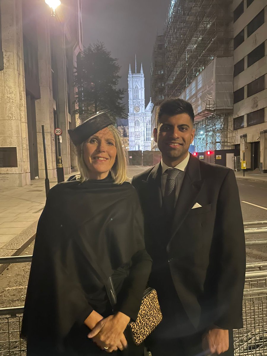 nancyoneill99's tweet photo. I’m on my way to #WestminsterAbbey 4.25 start today https://t.co/xRExQnDOWH
