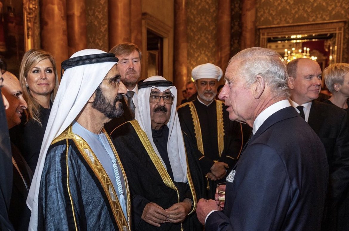 محمد بن راشد يلتقي الملك تشارلز الثالث في قصر باكنغهام،  وسموه يعرب عن خالص تعازيه وتعازي حكومة وشعب دولة الإمارات العربية المتحدة في وفاة الملكة إليزابيث الثانية

#الملك_تشارلز #محمد_بن_راشد 
#الملكة_إليزابيث #الملكة_إليزابيث_الثانية 
#المملكة_المتحدة #الإمارات #لندن