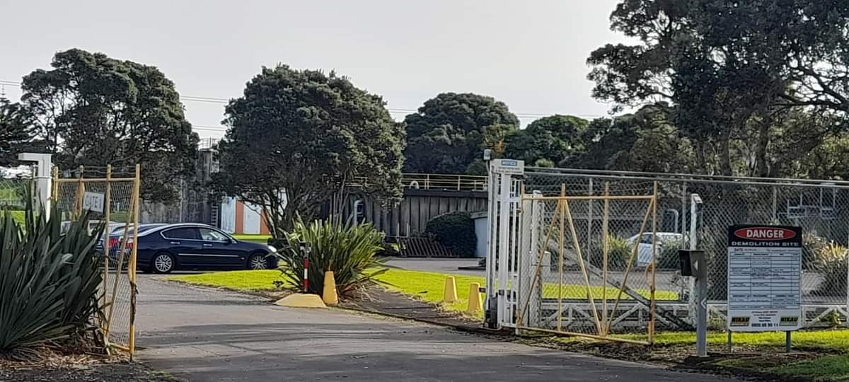 ShortyWest2's tweet photo. Dioxin, banned in U.S.
So produced, 245T here, in 60/70s
Illness, death, increase in birth deformities.
Poison dump sites. Open trench from factory straight into Bach Beach.(below) 300 tonnes a day.
Pits of buried drums
2022, site being cleared, we want answers, not cover ups. https://t.co/Ziin2JcXHP