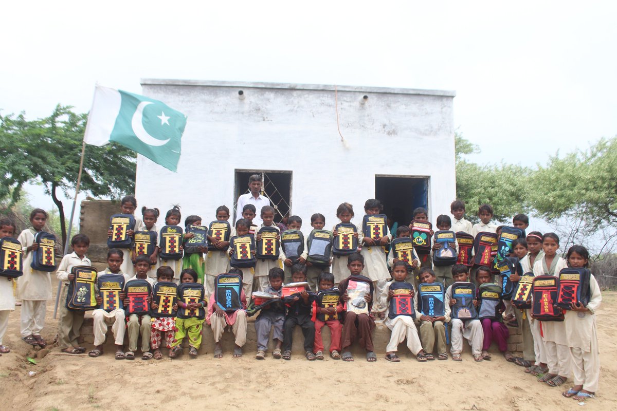 TharEduAlliance's tweet photo. Thar Education Alliance team visited Bushra Model Primary School Bansidhar Ji Dhani &amp; distributed #School_Uniform and #Hygiene_Kit among them . 
They also conducted a session on Hygiene practices.
#LetsEducateThar https://t.co/NWlNRJw05c