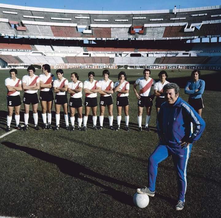 RuthGon77172492's tweet photo. ⚪🔴 A 39 años de su partida, la transmisión de hoy dedicada al Ángel riverplatense que nos guía y alienta desde el cielo. El Más grande del Más Grande ♥️
#LabrunaEterno #VamosRiver https://t.co/WbGmDXZdJ8
