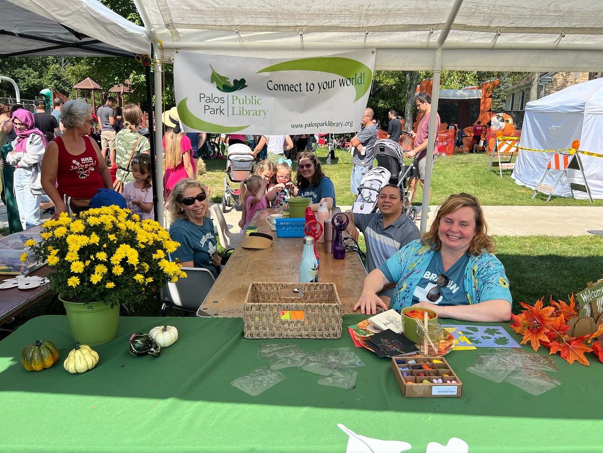 Thank you to the library team and library volunteers for participating in the Village of Palos Park’s Autumn Fest and Parade on Saturday. Thank you to the Neely Family and Bettenhausen for our parade vehicle and to the Village of Palos Park for a wonderful event!