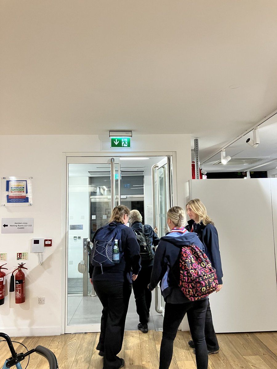 ggswechiefteam's tweet photo. It’s been an early start at @ICANDOlondon @Girlguiding as our #volunteers are heading off for the early morning shifts at key locations around London to support the public today https://t.co/VrLHYsEli3