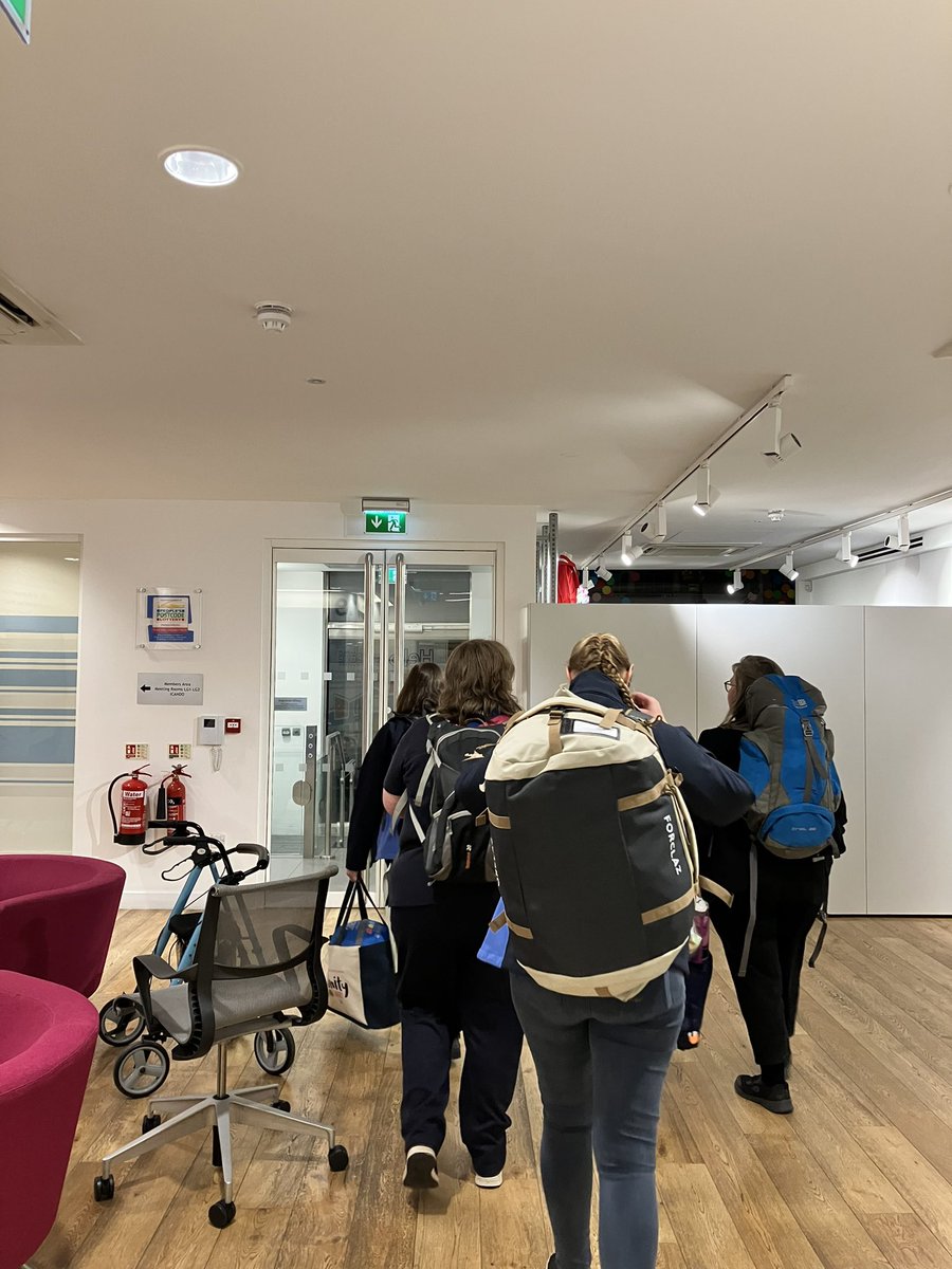 ggswechiefteam's tweet photo. It’s been an early start at @ICANDOlondon @Girlguiding as our #volunteers are heading off for the early morning shifts at key locations around London to support the public today https://t.co/VrLHYsEli3