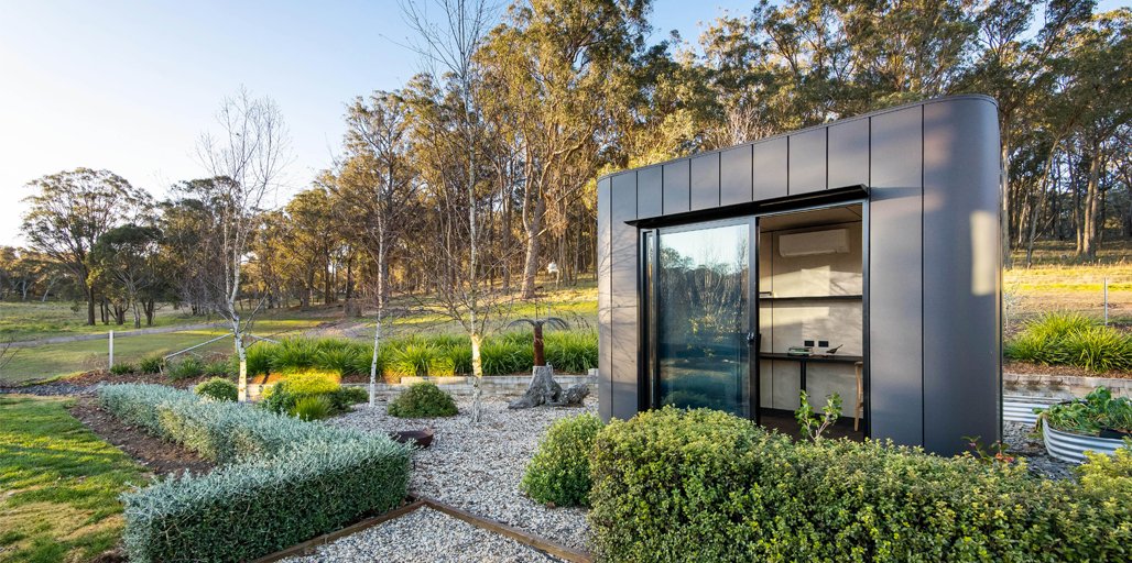 COLORBONDsteel's tweet photo. Winners of our #LovedalloverAustralia competition, Paula and Will Moloney, are enjoying their fabulous #Harwyn #homeoffice #pod. Visit https://t.co/A4tznP2xpW
📷 Jade Nolan
#COLORBONDsteel #COLORBONDsteelMattt #MonumentMatt #wfh #workingfromhome #backyardoffice #HarwynPods https://t.co/FDVyLZIRJK