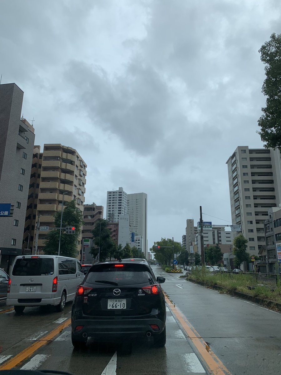 tabi__koi's tweet photo. 台風が過ぎるまで愛知で待機😖🌪
まだ雨はそんなにですが、風がすごい、、。 https://t.co/DguhS2onE3