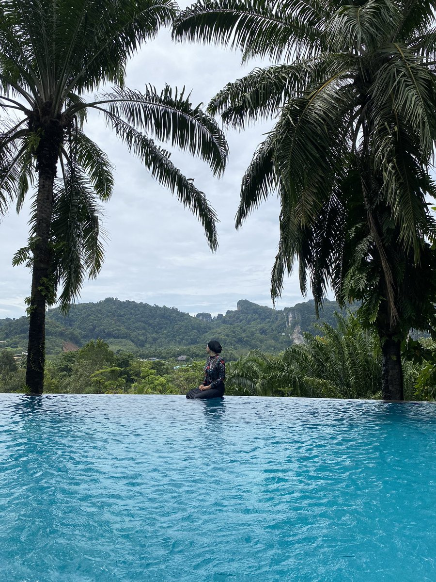 nadhrahrdzn's tweet photo. RM190/night inc. breakfast for two. https://t.co/S7mKBYPvLY