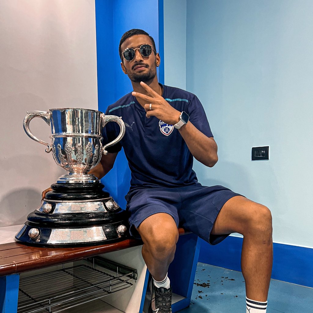 Harmanpreet_17's tweet photo. One year ago, I tore my ACL trying to win the Durand Cup. Last night,at that same stadium, the boys brought the trophy home. Failure is always only part of the process. #WeAreBFC #DurandCupChampions 🏆 @bengalurufc @WestBlockBlues https://t.co/C6z3JBdgAQ
