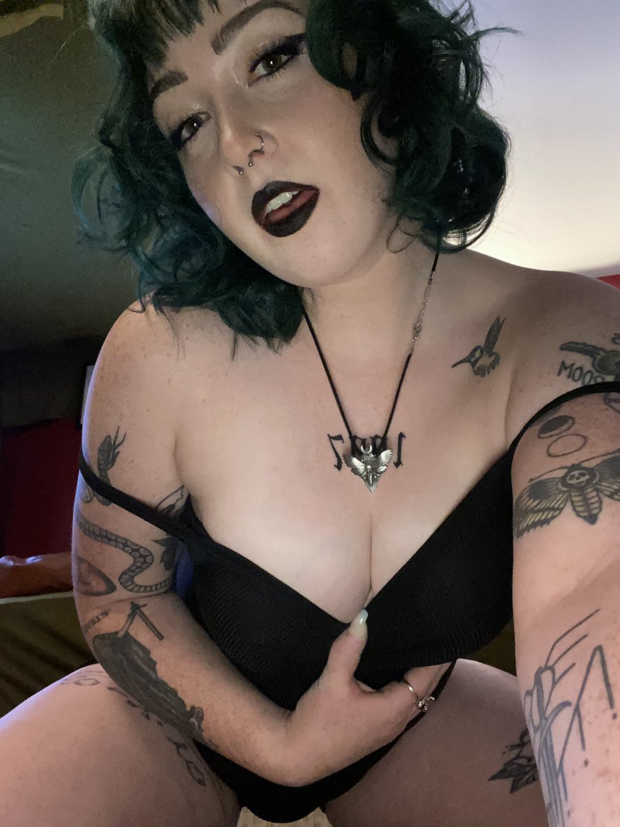 queenofdismay's tweet photo. help me grow my page, tell me what you want 🖤 https://t.co/T1cerjsCJz https://t.co/VJ2m05NPea