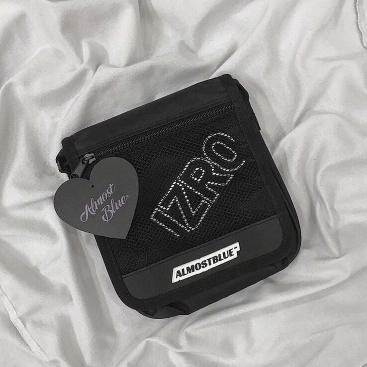 prevnseoul's tweet photo. [พร้อมส่ง] Almostblue x IZRO Mini Bag

กระเป๋าสะพายข้างสีดำเรียบๆ แบบที่ชานยอล เซฮุน และอูซอกใช้ ขนาดกำลังพอดี ผู้หญิงก็สะพายได้นะคะ

✧ Size : Small (20×19 cm)
✧ ราคา 1050฿ ส่งฟรี

#almostblue #izro #กระเป๋าชานยอล #กระเป๋าเซฮุน #ตลาดนัดEXO #ตลาดนัดเอ็กโซ https://t.co/zNiTHTjYGg