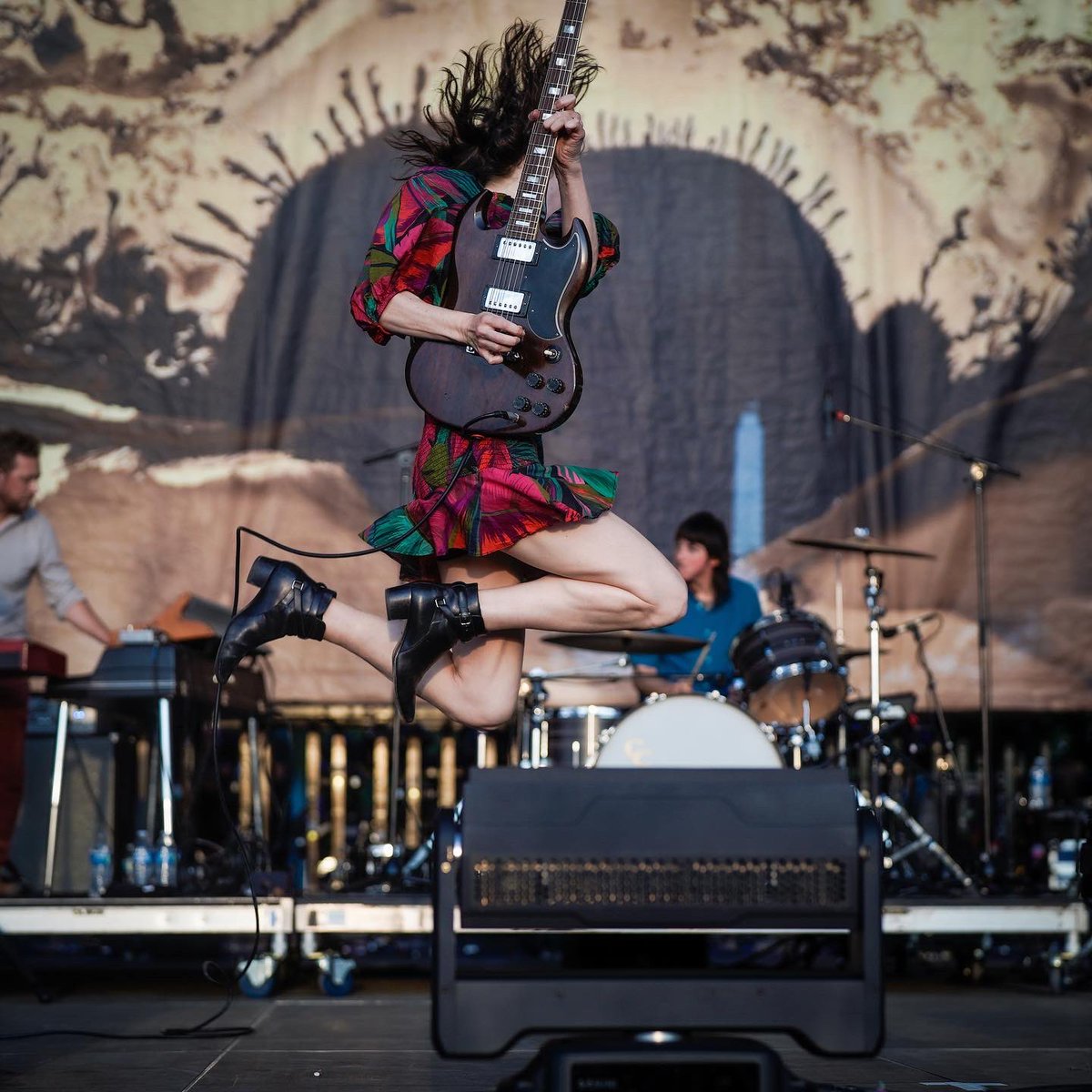 TalentedMsRiha's tweet photo. @Sleater_Kinney at @RiotFest #Chicago for @ZUMApress 
(Last attempt, lol)
#riotfest #chicagomusic #music #concert #douglasspark #festival #riotfest2022 #gonzo #photojournalism #concertphotography #sleaterkinney #riotgrrl https://t.co/2MsJe6pyrj