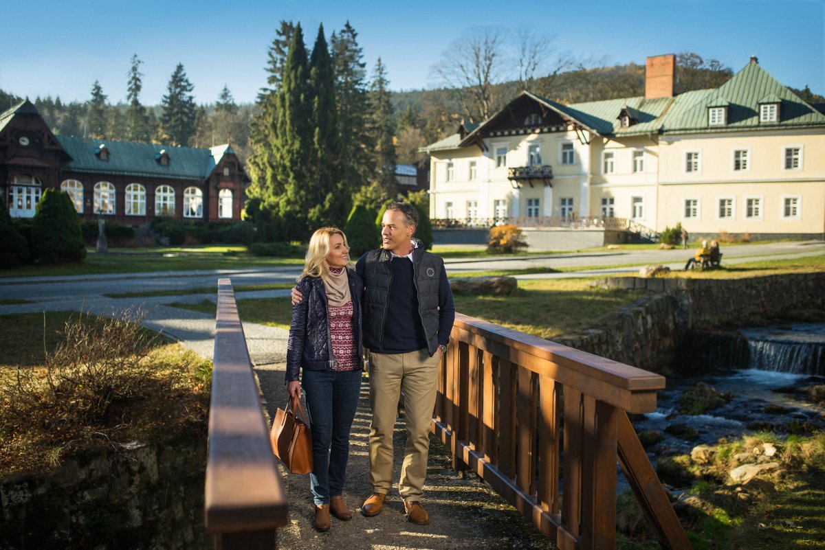 VisitCZ's tweet photo. Czech spas are famous for their unique curative procedures. However, they are becoming a popular destination for those who prefer an active holiday. No wonder, the quality facilities offer many possibilities for an active leisure, whether for couples or families, all year round. https://t.co/HqteRzo6sY
