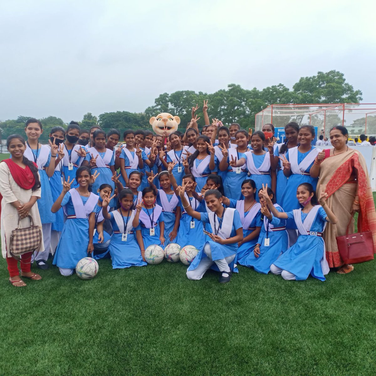 sports_odisha's tweet photo. A cheerful way to start the Monday Morning !!
Children's heart-throb #Ibha at Unit -1 Girls High School.
#KickOffTheDream #U17WWC https://t.co/jLvHYSUCIX