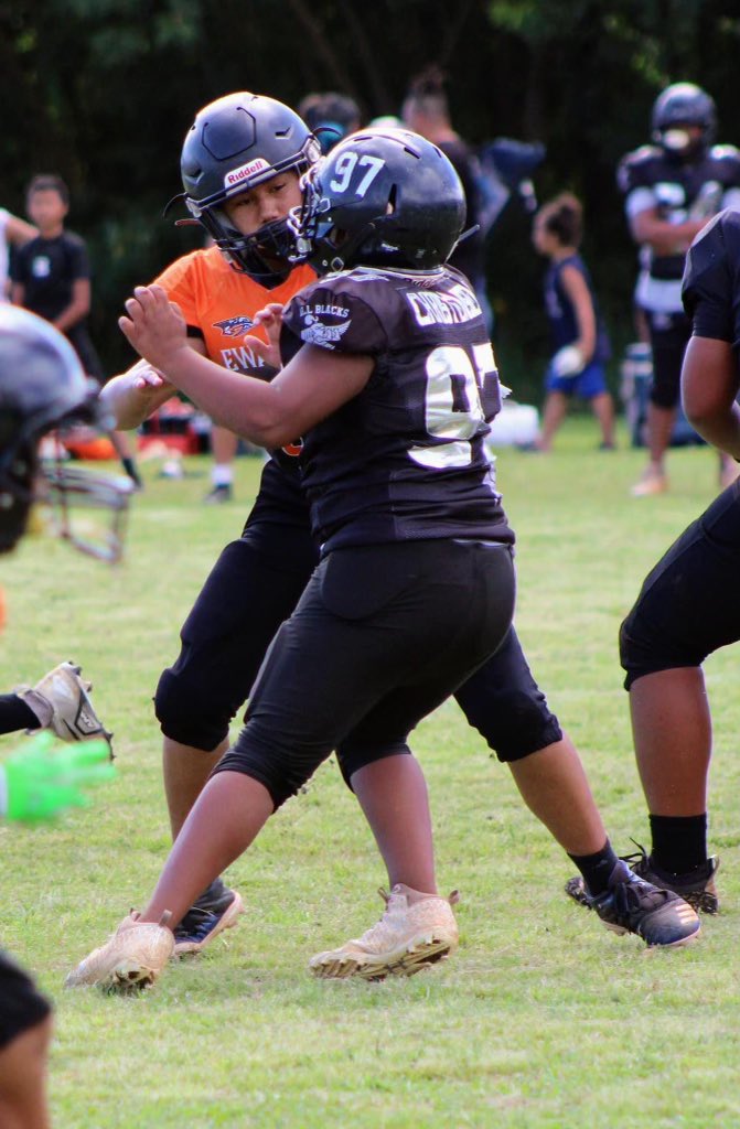 coconutkine's tweet photo. I’m so beyond proud of my po’okela🥹 he plays both ways pretty much all game… I know he has so much to learn and improve on—but this is only his 2nd season, and he’s out there making plays💯 #ewabeachsabers #punter🥲😭 #dline #oline #hammatime
Ps he’s going ham😬🤣 https://t.co/2CEhvSZBNU