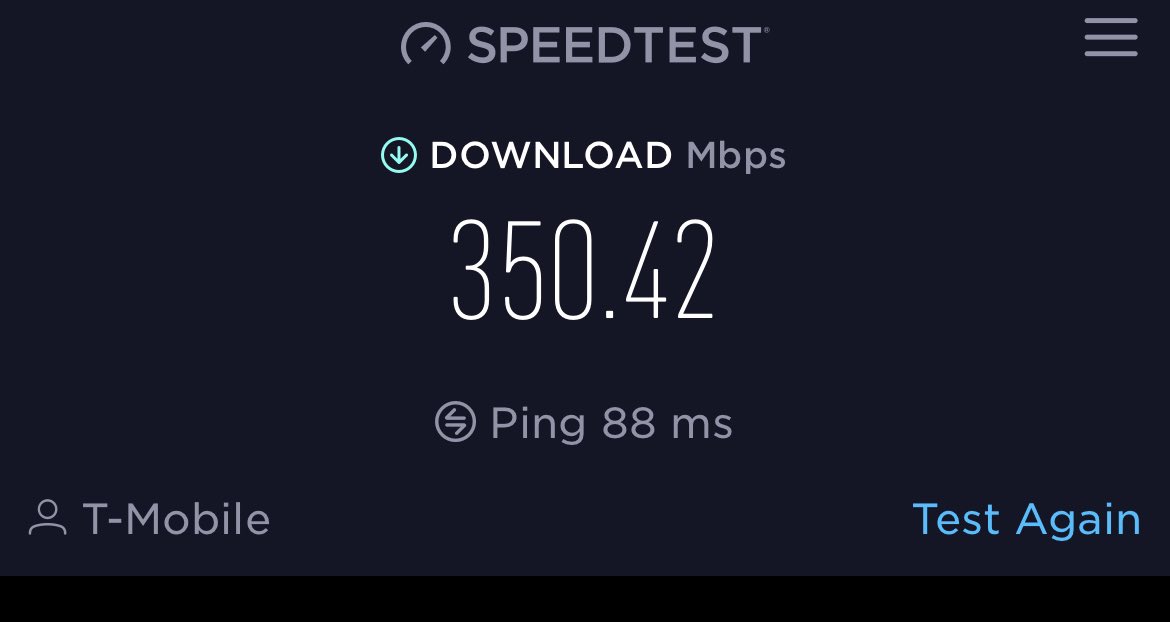 soly2s's tweet photo. En pleno huracán, la compañía que nos mantiene conectados 🦾 Be safe PR 🇵🇷 #FionaPR #TMobile  @TMobilePR https://t.co/45ngmxYhwz