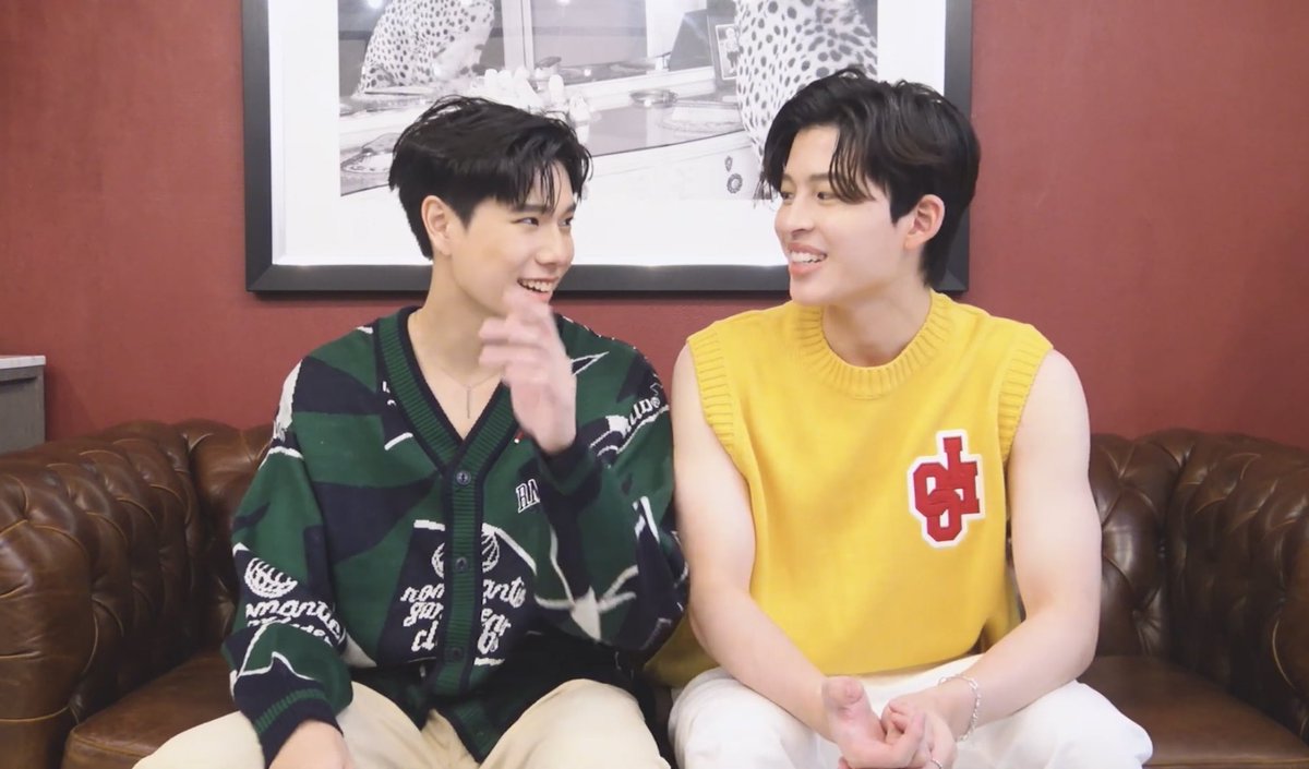 AUSSAPPPW11's tweet image. &apos;Hug magazine Talks&apos; มีโอกาสพูดคุยกับสองหนุ่มสุดคิ้วท์และแสนอบอุ่น #ปอนด... youtu.be/TR49QmifwQU ผ่าน @YouTube หวานๆ คุยเก่งเจื้อยแจ้ว😍🤍🧡 #ปอนด์ภูวินทร์ #HugMagxPondPhuwin #ppnaravit #phuwintang