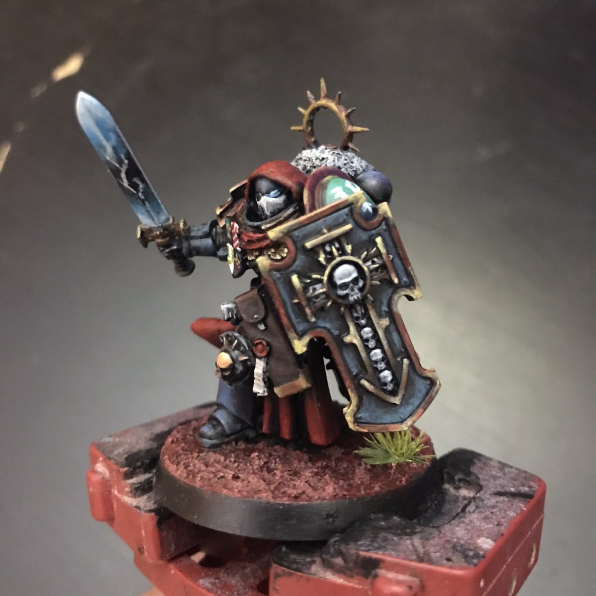 Pak9075R's tweet photo. Red riding hood #WarhammerCommunity #warhammer40k #PaintingWarhammer https://t.co/TySfGrSE6Z