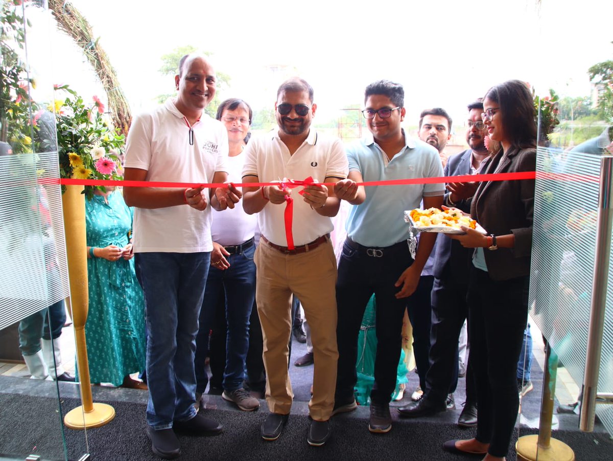 AvinashGroup's tweet photo. Glimpse of Inauguration Of Club Smart City.
#AvinashGroup #Avinash #relationforlife #ClubSmartCity #inauguration #smartamenities #smartcity #Raipur #Raipurestates #AvinashSmartCity #Chhattisgarh #newclub #newclublaunch https://t.co/tOS15MDmrh
