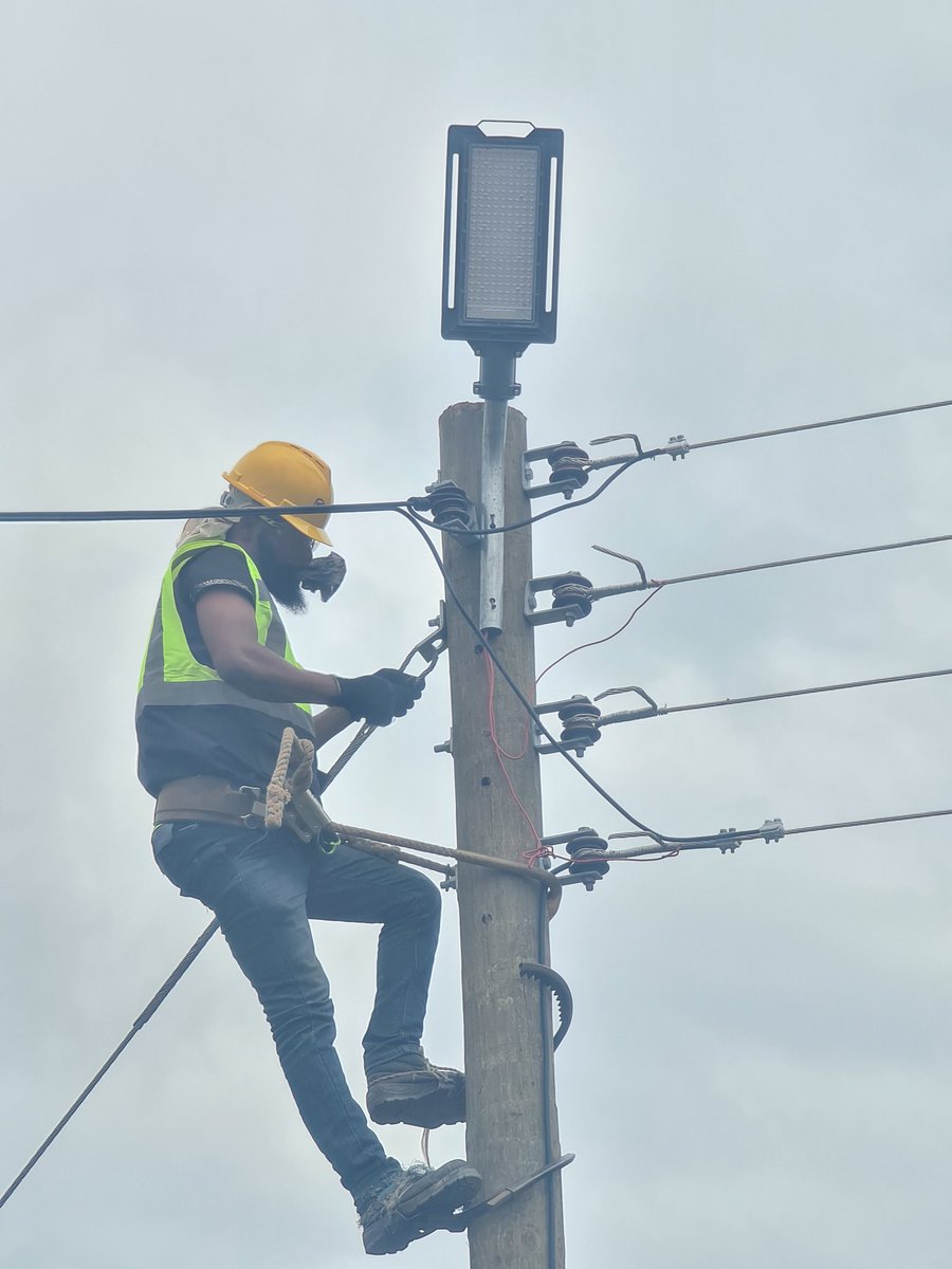 Ayaba60075209's tweet photo. 6 communities connected to the national grid in my beloved constituency ( Warivi, Kpankpanu, Boarido, Makomdo, Niwurindo and Mayifuni) https://t.co/HSTDMHZUyl