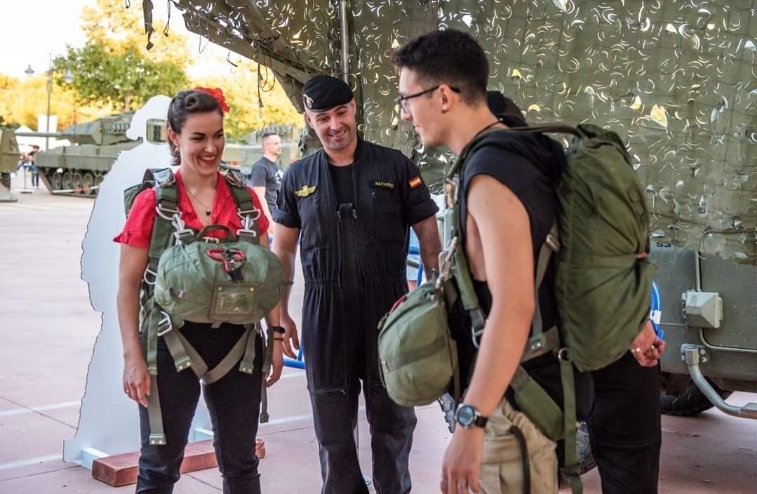Subof_Mayor's tweet photo. Este fin de semana la  Brigada "Almogávares" VI de Paracaidistas colabora con la Asociación de Recreaciones Históricas #codexbelix ⚔️🛡️en Las Rozas (Madrid).
#CulturadeDefensa
#BRIPAC https://t.co/teSGgLvQnB