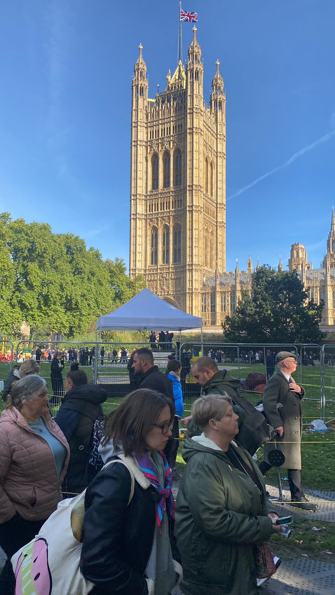 EllyPaddington's tweet photo. The honour of queuing for 12 hours to pay respects to the Queen was so incredibly emotional. Beyond blessed to have been a part of this journey. Rest easy, ma’am. And thank you. #lyinginstate #TheQueue #TheQueueforthequeue #QueenElizabethII #queensfuneral https://t.co/J18F43kziL
