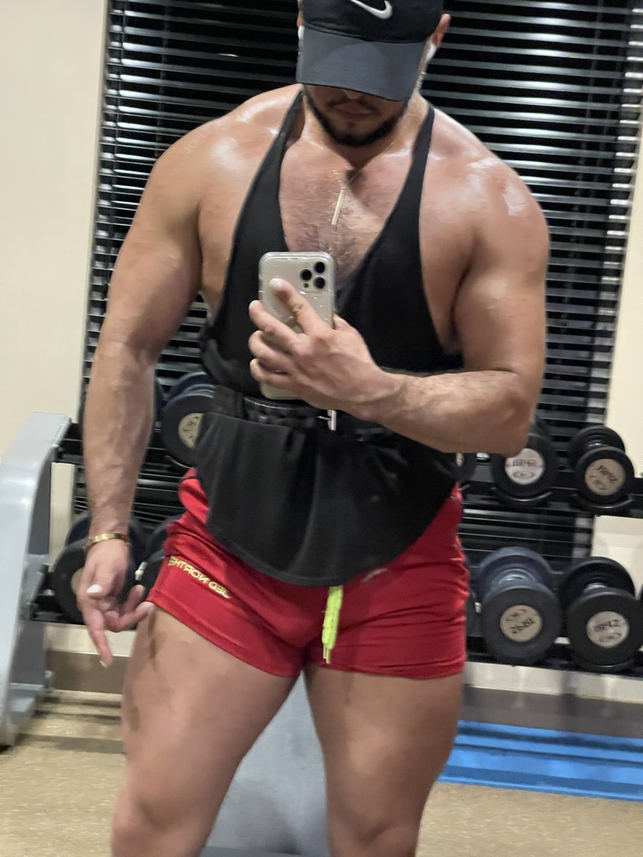 am_fitness81's tweet photo. Sunday #sundayvibes #latetraining #gaydaddys #daddyaf https://t.co/Tqih0bqjaS