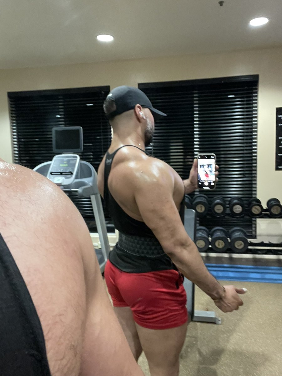 am_fitness81's tweet photo. Sunday #sundayvibes #latetraining #gaydaddys #daddyaf https://t.co/Tqih0bqjaS