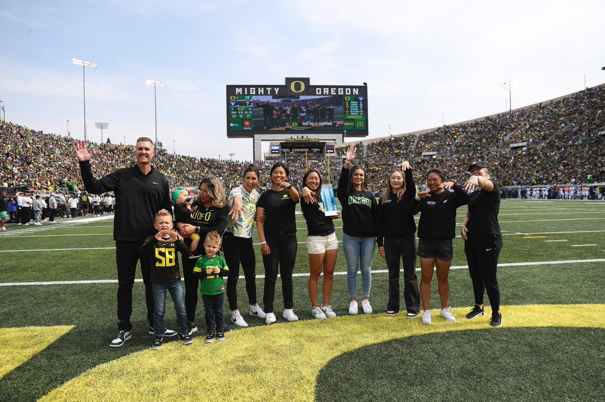 To say that I am proud is an understatement 🦆💚💛#PAC12Champs🏆 #RingSzn💍 #2022 #GoDucks