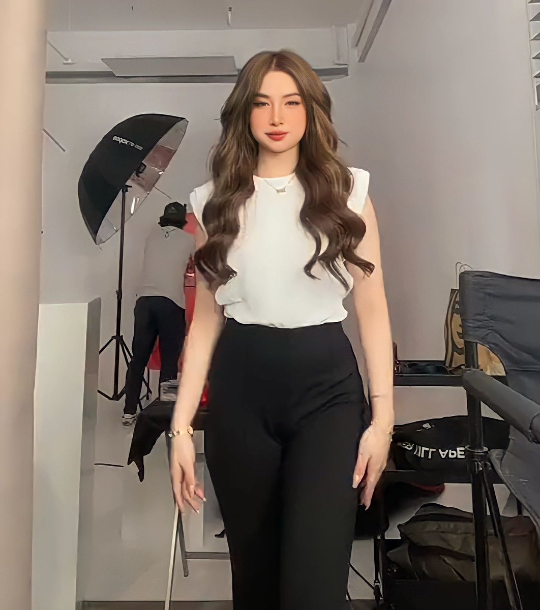 — This typa girl. @iamyumigarcia 

→vt.tiktok.com/ZSRH68eAP/