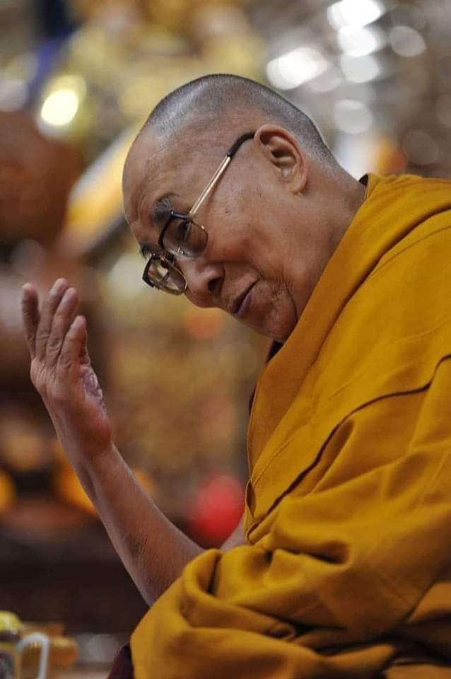 Далай багш: 

Чи өөрийнхөөрөө байх гэж төрсөн болохоос төгс байх гэж төрөөгүй🙏