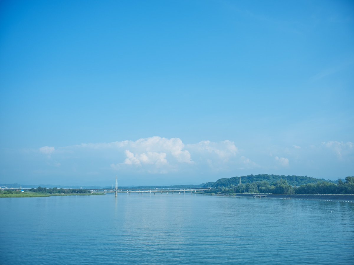 Libra7855's tweet photo. 青色的天空與海
青い空と海
Blue sky and sea
#夏 #秋 #台灣 #海 #藍色 #青色 #青い #fujifilm_xseries #fujifilm #50sii #gfx #3570mm https://t.co/6tLgUuh1pm