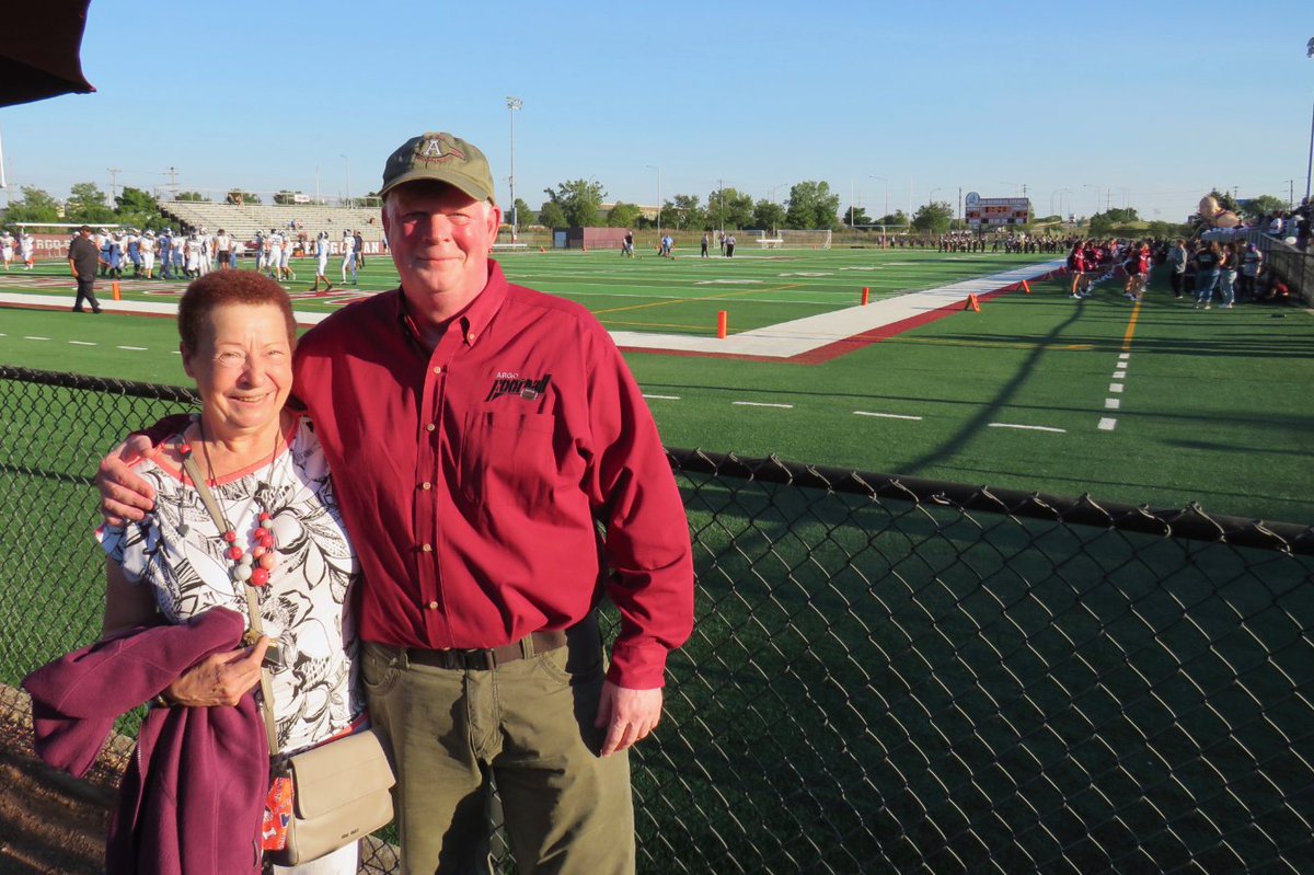 E_RODRIGUEZ_IG's tweet photo. Argo High School Homecoming. Honoring former head football coach Jim Innis and a big thanks to the Argo staff 👏👏👏 #argohoco22 #WeAreArgo @argohs217 https://t.co/Ajuu1CN1FX