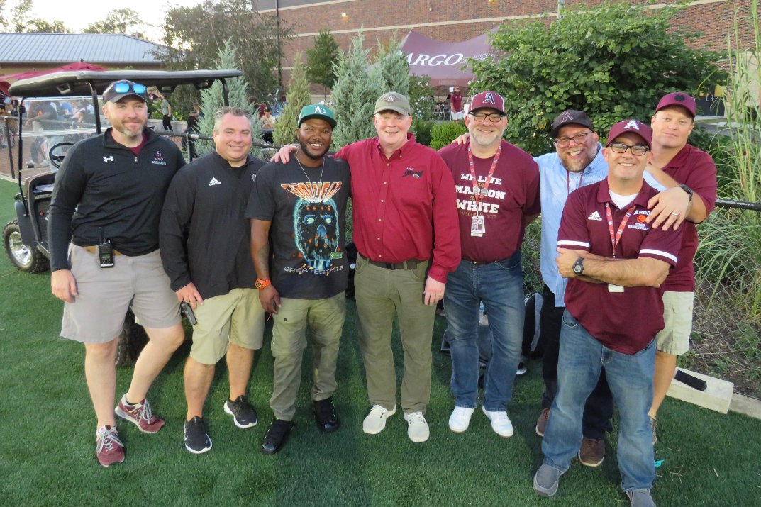 E_RODRIGUEZ_IG's tweet photo. Argo High School Homecoming. Honoring former head football coach Jim Innis and a big thanks to the Argo staff 👏👏👏 #argohoco22 #WeAreArgo @argohs217 https://t.co/Ajuu1CN1FX