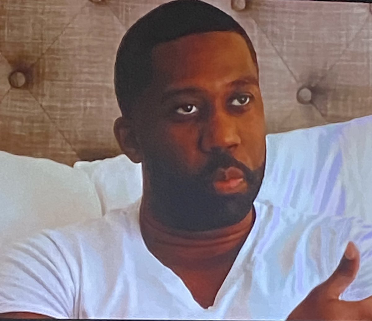 iamspeakingnow's tweet photo. This man is DICTATING her behavior to her while telling her not to allow others to dictate her behavior. W. T. F. This man is the king of gas lighting. #90dayfiance  #90daysfiance #90DayFianceHappilyEverAfter https://t.co/Es7ThGILc3