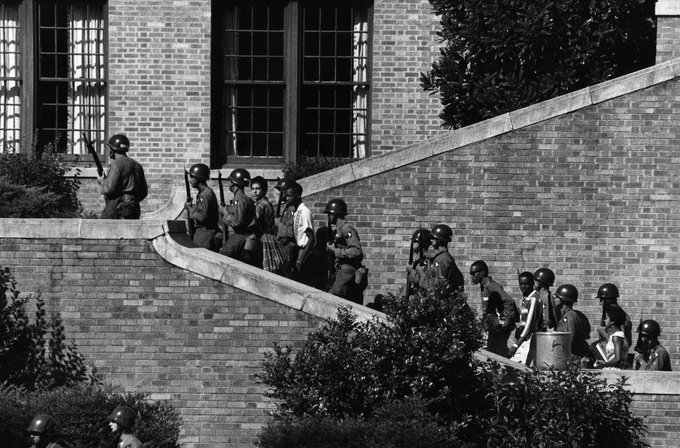 MilHistNow's tweet photo. On this day in 1957, President Dwight D. Eisenhower deploys troops from the U.S. Army's 101st Airborne Division to Arkansas to enforce the desegregation of Little Rock Central High School. https://t.co/0DwWpBf6mG