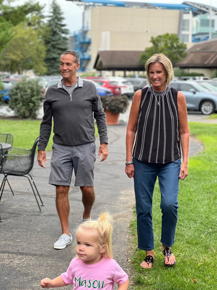 andria_schrock's tweet photo. How special, to be able to celebrate one amazing coach’s retirement with a bunch of other awesome coaches and players! Thankful to call them all family and friends! 💚 https://t.co/zVBMm4dl19