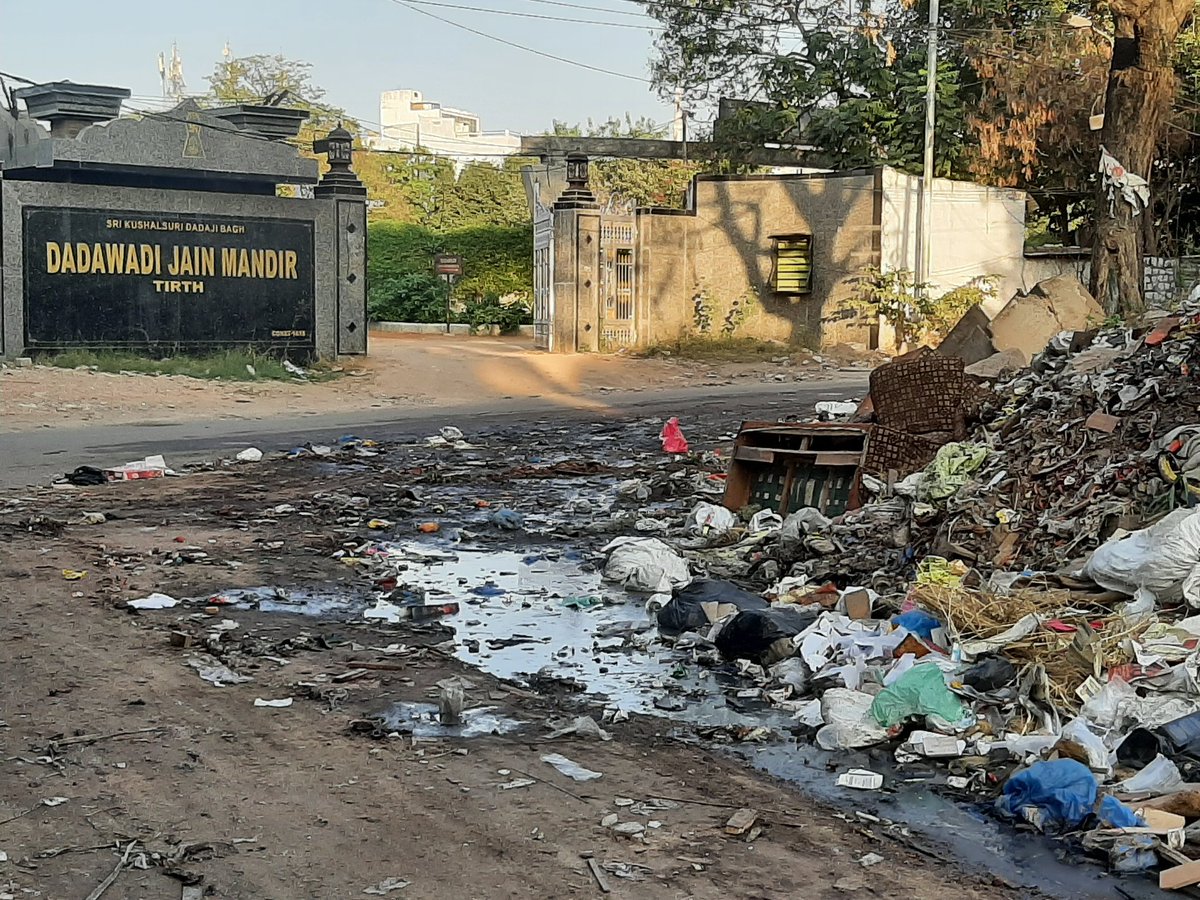 rahul90304's tweet photo. This is 2nd time,people throw over here garbage which is very difficult to pass,garbage has taken half of the road.kindly put a permanent stop to this https://t.co/bWJFAT0IsP will be helpful to pedestrian,traveler...@GHMCOnline @KiranMarella3 https://t.co/FcOWYjZZVE