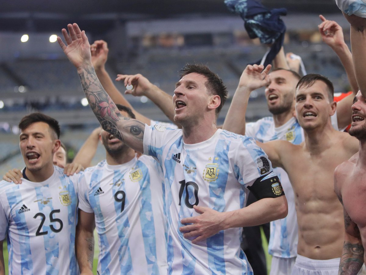 6toHombreLATAM's tweet photo. ✅ 2021: Campeones en Brasil contra Brasil.
✅ 2022: Campeones en Brasil contra Brasil.

Que hermosa costumbre. https://t.co/LUkFhyO8wx