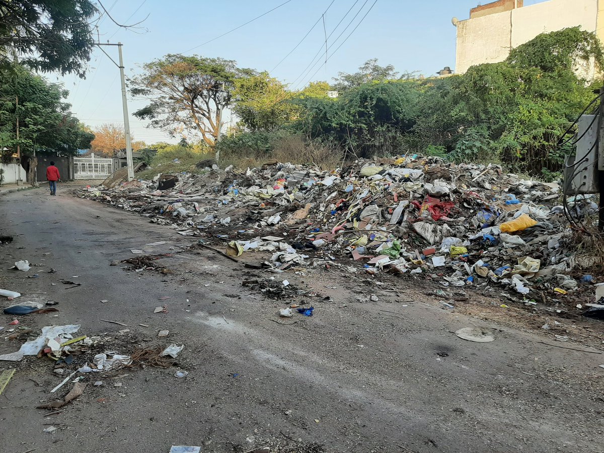 rahul90304's tweet photo. This is 2nd time,people throw over here garbage which is very difficult to pass,garbage has taken half of the road.kindly put a permanent stop to this https://t.co/bWJFAT0IsP will be helpful to pedestrian,traveler...@GHMCOnline @KiranMarella3 https://t.co/FcOWYjZZVE