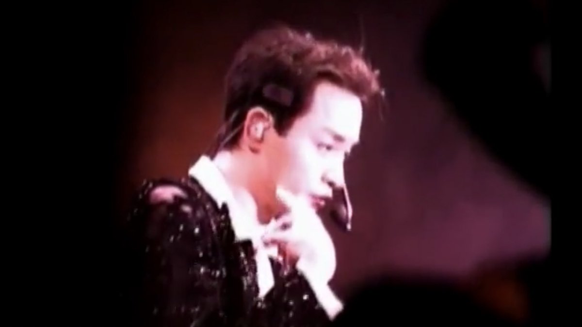 dailylesliec's tweet photo. happy birthday to the eternal icon, leslie cheung. he would have been 66 today.
哥哥，生日快樂！我地好掛住你！❤️ https://t.co/P7dNjCnVO5