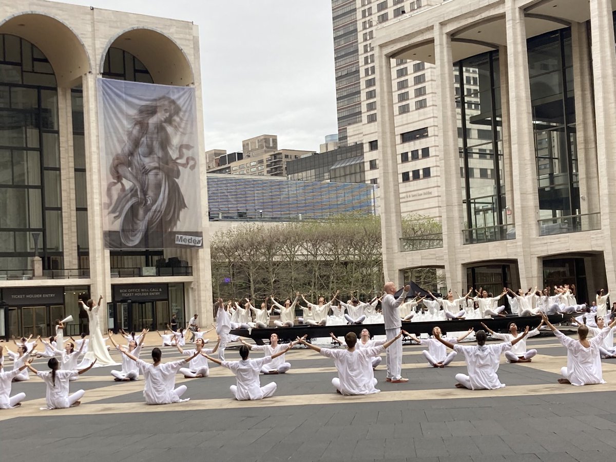 ctny's tweet image. In Remembrance- Table of Silence Project 9/11 2022
Another year has passed, and more impactful than ever~
@LincolnCenter 
#TableofSilence2022
#inrememberance 
#NeverForget911