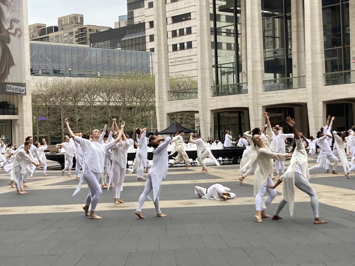 ctny's tweet image. In Remembrance- Table of Silence Project 9/11 2022
Another year has passed, and more impactful than ever~
@LincolnCenter 
#TableofSilence2022
#inrememberance 
#NeverForget911