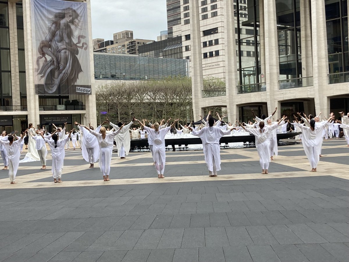 ctny's tweet image. In Remembrance- Table of Silence Project 9/11 2022
Another year has passed, and more impactful than ever~
@LincolnCenter 
#TableofSilence2022
#inrememberance 
#NeverForget911