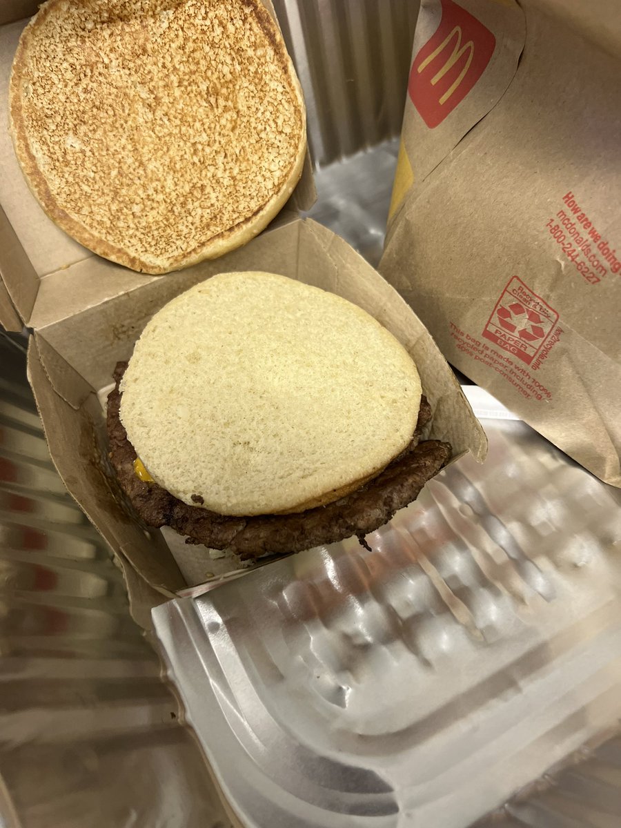 producerknoidea's tweet photo. I ordered a Big Mac without lettuce…
Checked it, it had lettuce..
Took it back and requested the correction..
When I get home there’s no lettuce and a whole hamburger patty missing…
#smallMAC #McDonalds
@McDonalds @McDonaldsCorp
@ChickfilA would never do me like this https://t.co/KWUvKAzw13