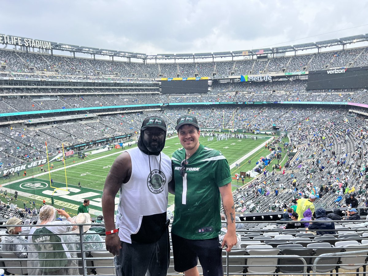 NYJets_SitRep's tweet photo. @BuffaloJetFan was another individual I was excited to meet. &amp; it was made possible by this season opener and @TheJetsLounge the game may have left us all in #JetsNation with more questions vice answers, but one thing the @nyjets is undefeated in, is connecting passionate fans. https://t.co/uBpMTIlzmf