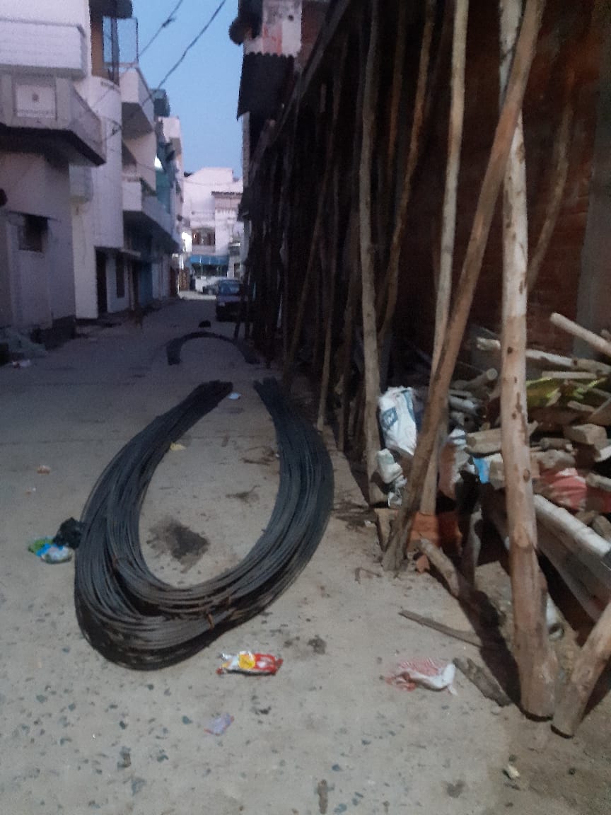 save_waqf's tweet photo. बाराबंकी कोतवाली के लाजपतनगर में वक्फ़ नवाब अमजद अली खां की आराजी पर सरदार सरवन सिंह द्वारा बिना अनुमति और नक्शा पास कराकर,सरकारी नीतियों और कानून की धज्जियां उडा कर करवा रहा है अवैध निर्माण
Dm,Sp,SDM,Sho से शिकायत,नही रुका काम, स्लैप की तैयारी
@myogiadityanath 
@112UttarPradesh https://t.co/1ZwcEOkYq1