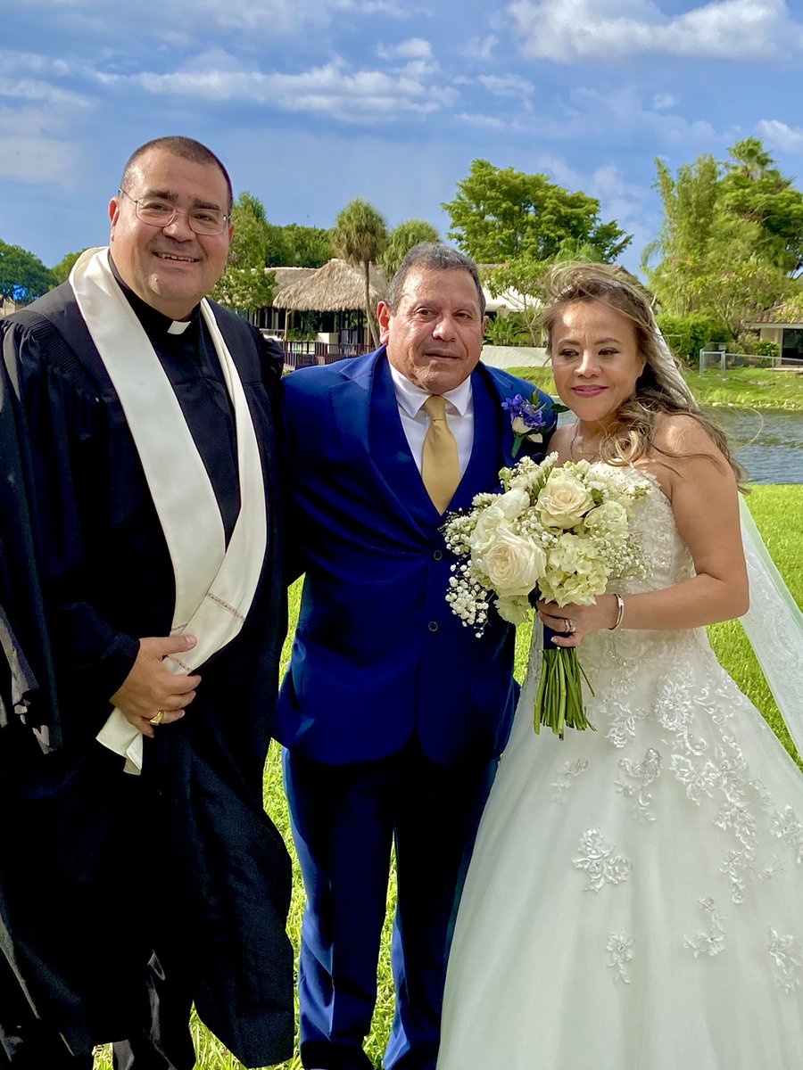 mikejcalderin's tweet photo. @JacarandaGC 09-11-22: Alejandro and Erica at Jacaranda Country Club &amp; Catering. Always great working with Darlene and the crew at Jacaranda. 
#perfection #greatcoupletowed #dynamicduo #TheLeadingCauseOfMarriage #mjcalderincap #michaeljcalderin #VowMaster #bestweddingofficiants https://t.co/RqDxUDkf57